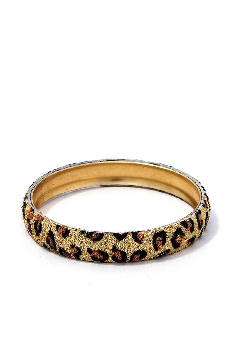 Brazalete de metal con estampado animal