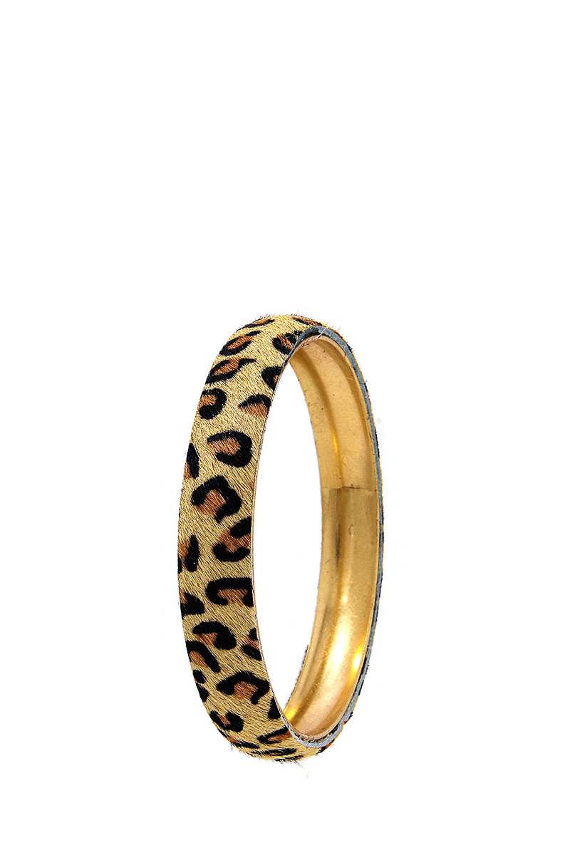 Brazalete de metal con estampado animal