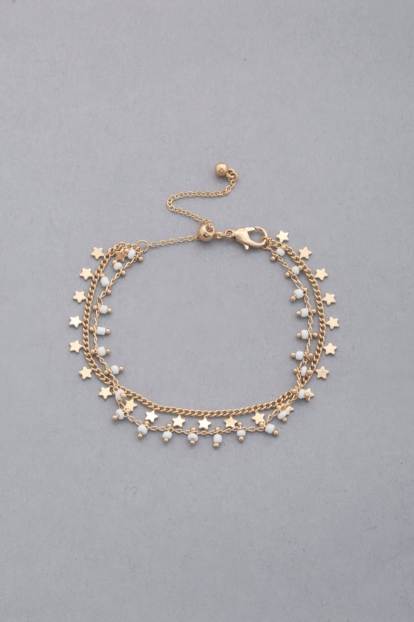 Pulsera colgante con cuentas y dije de estrella delicada