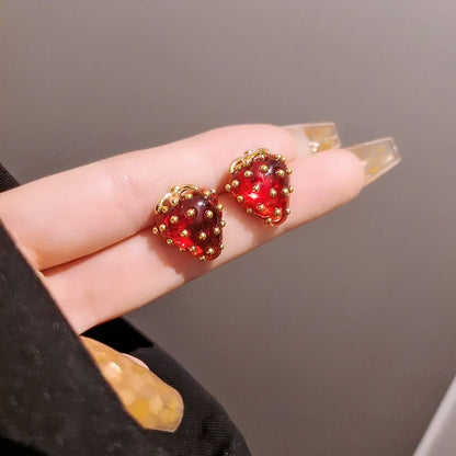 Fashion and Personality Red Strawberry Women's Earrings Sweet 2023 Trend Fruit Design Girls' Party Earrings