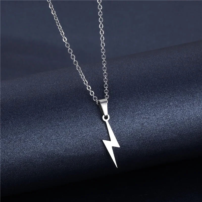 Hollow Saturn Planet Necklace 2024 Women Pendant Necklaces Girls Sweater Chain Jewelry Silver Color Streetwear Alloy Naszyjnik