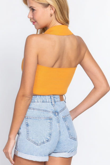 Top de punto con suéter corto fruncido con cuello halter