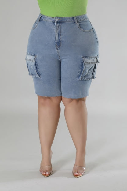 Bermudas cortas, semielásticas.